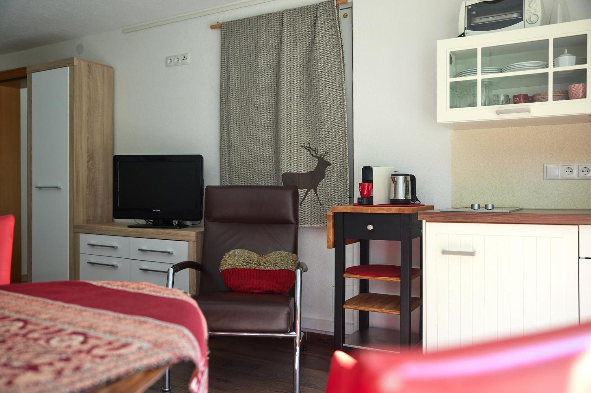 Haus Altana Apartment Гарделен Стая снимка
